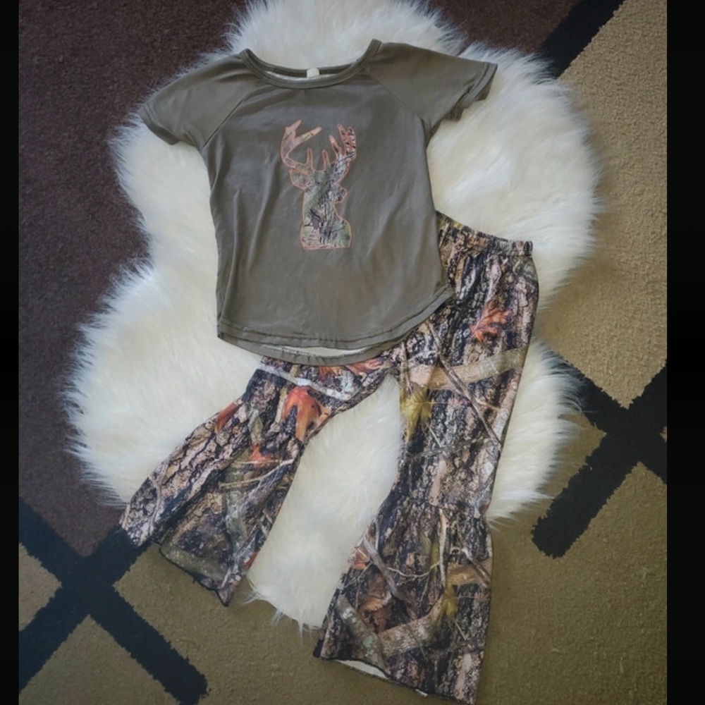 Girl’s boutique hunting bell bottom matching set outfit size 2T EUC
